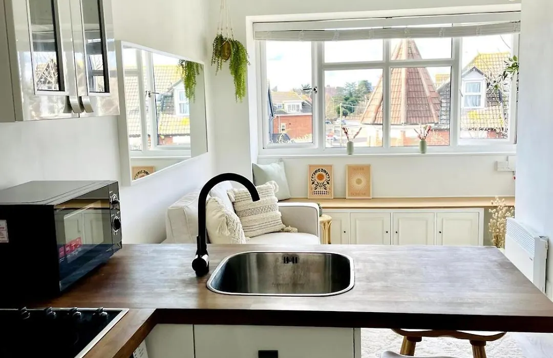Boho Breeze - 1 Bed Apartment Near The Sea-1